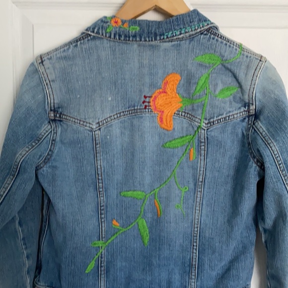 Gap Medium Jean Jacket with flower embroidery - Picture 6 of 7